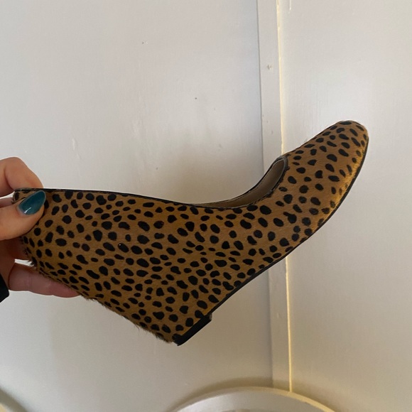 Banana Republic Size 8 Leopard Cheetah Print Genuine Calf Hair Wedge Heel Shoes - Picture 6 of 13